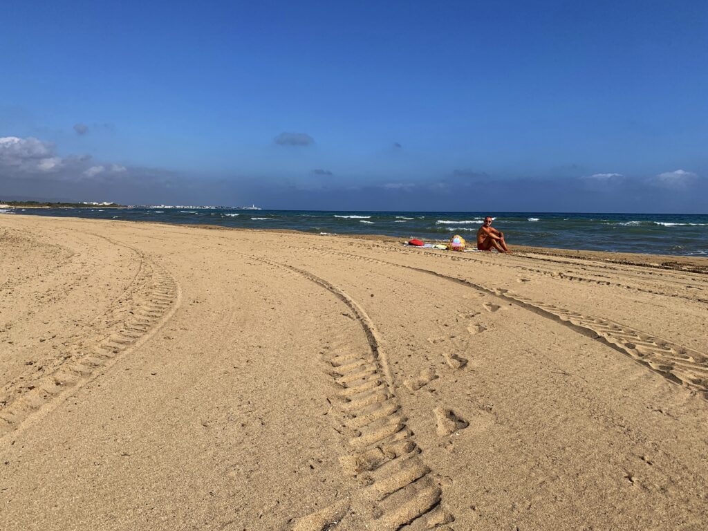 Torre Canne beach nearby Ostuni, the Big Gay Podcast from Puglia beach guide to Puglia | Photo © The Puglia Guys for the Big Gay Podcast from Puglia inclusive guides to Puglia,s best accommodation, beaches, restaurants and to gay Puglia, Italy’s top gay summer destination for LGBT travel.