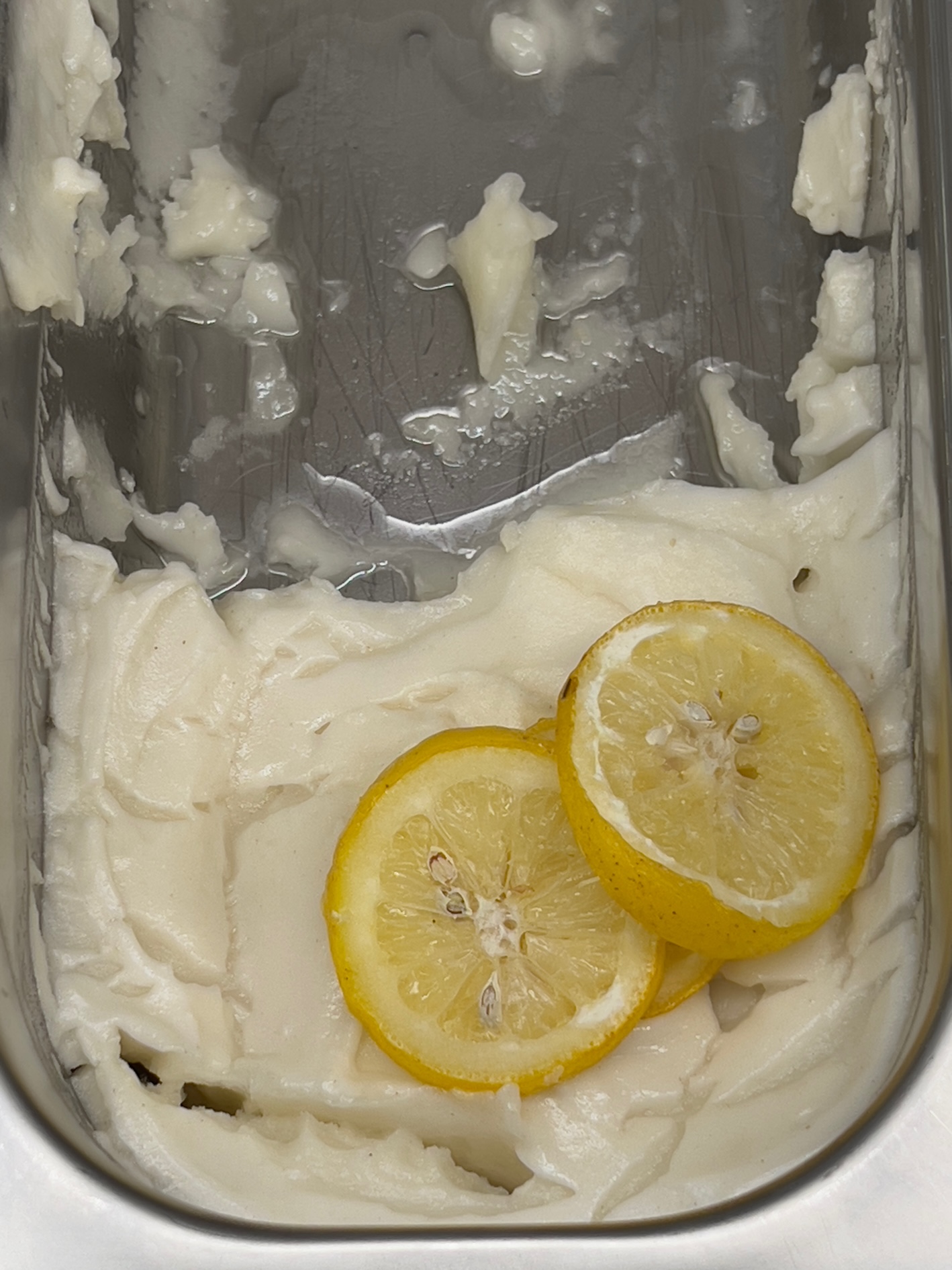 Artigianale lemon gelato, note the dull natural colour.