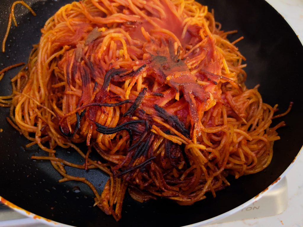 Spaghetti all’assassina- Bari’s killer’s spaghetti eat Puglia, traditional recipe from Puglia