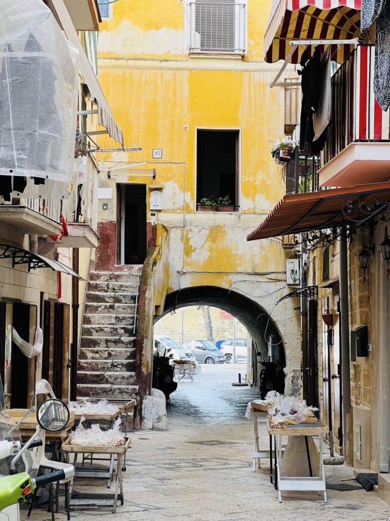 Bari Strada Arco Basso, way of the Orecchiette