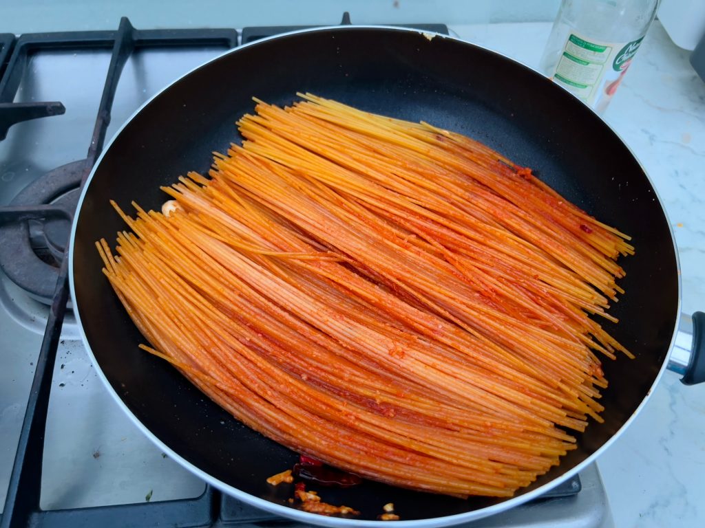 Spaghetti all’assassina- Bari’s killer’s spaghetti eat Puglia, traditional recipe from Puglia