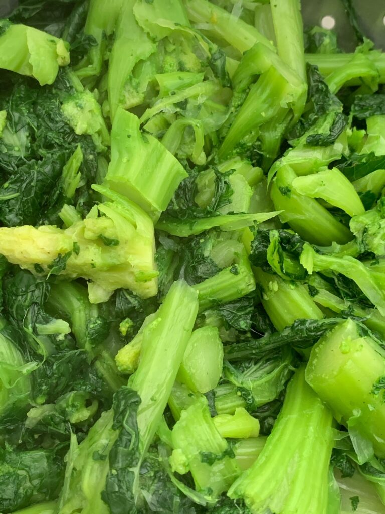 Orecchiette con cime di rapa recipe for orecchiette with broccoli rabe traditional puglia recipe from Italy
