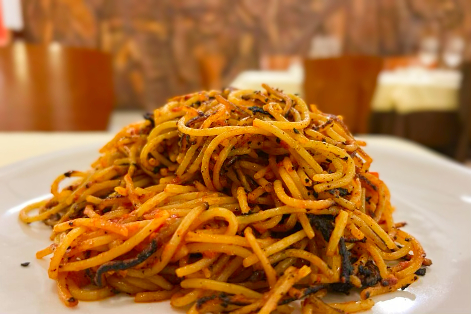 Spaghetti all’assassina. Bari from Al Sorso Preferito, Bari, where the dish was created. Photo The Puglia Guys.