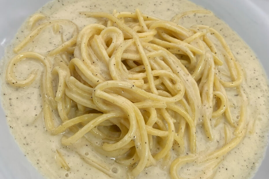 While not part of the #PugliaKitchen tradition, cacio e pepe is a much loved Roman pasta dish that we often turn to. This recipe is genius; it combines the simplicity of only three main ingredients, making it a perfect kitchen store cupboard staple, yet packs big flavour. A good cacio e pepe should be smooth and supremely creamy. All the more incredible given that just like carbonara (a rich Roman sauce made with a combination of beaten egg, dry-cured guanciale and Pecorino Romano) cream should never be an ingredient.. Photo and cacio e pepe recipe the Puglia Guys
